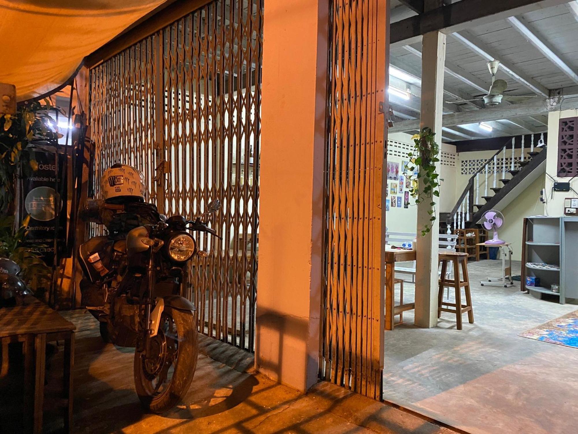 Hostelbed And Retreat Phitsanulok Εξωτερικό φωτογραφία