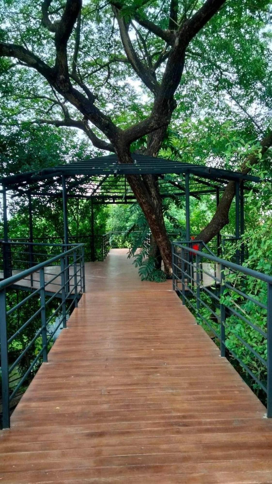 Hostelbed And Retreat Phitsanulok Εξωτερικό φωτογραφία
